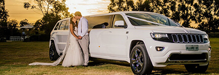 wedding couple with limousine